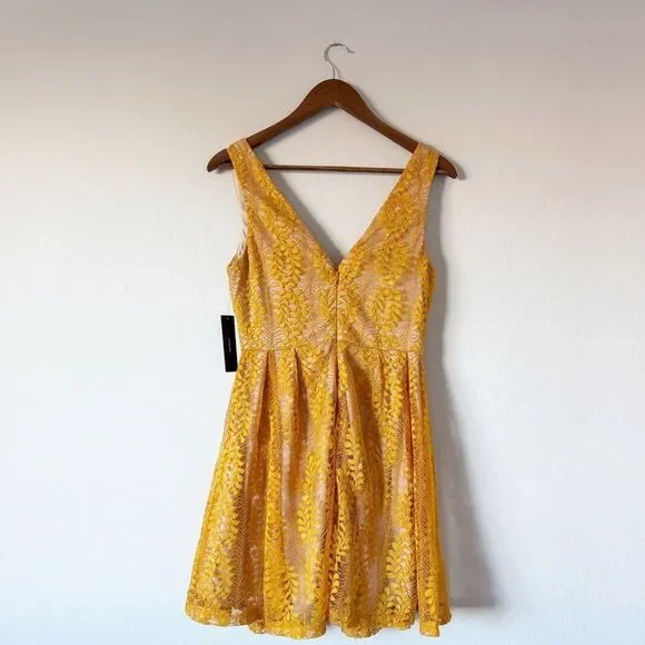 NWT Lulus All of My Heart Yellow Lace Skater Dress Size S - Picture 4 of 13